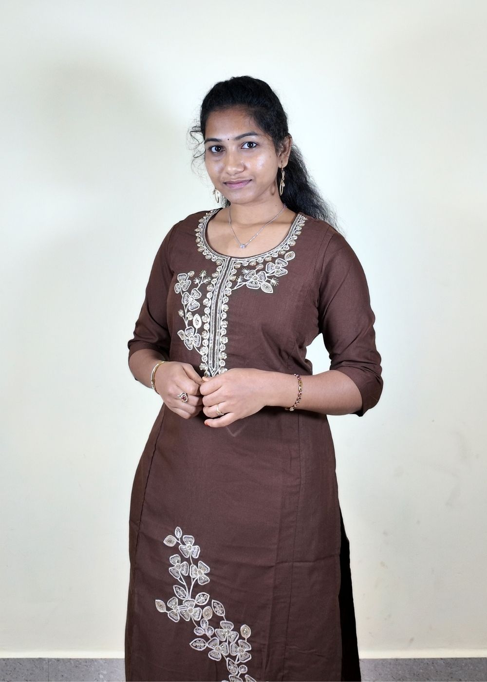 Women’s Slub Cotton 2-Piece Kurta Set with Floral Embroidery Work