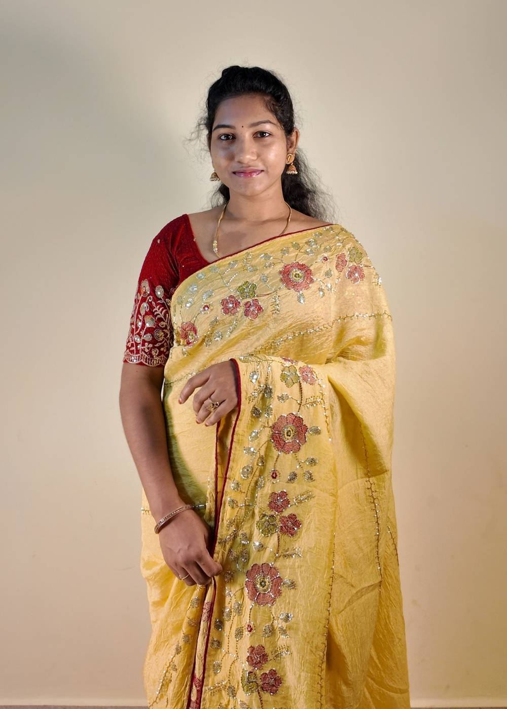 Crushed Organza Floral Kardhana and embroider Handwork Saree