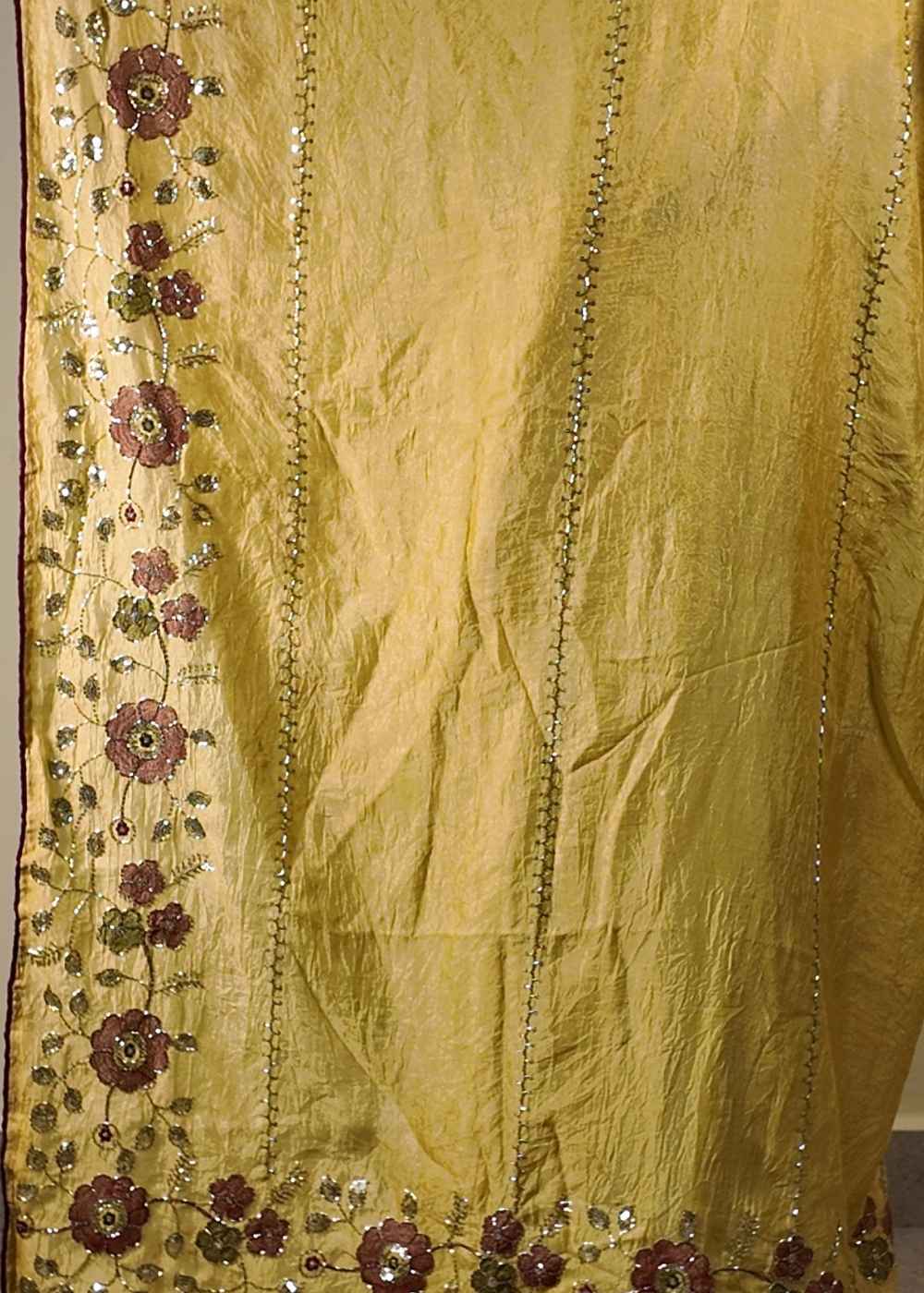 Crushed Organza Floral Kardhana and embroider Handwork Saree