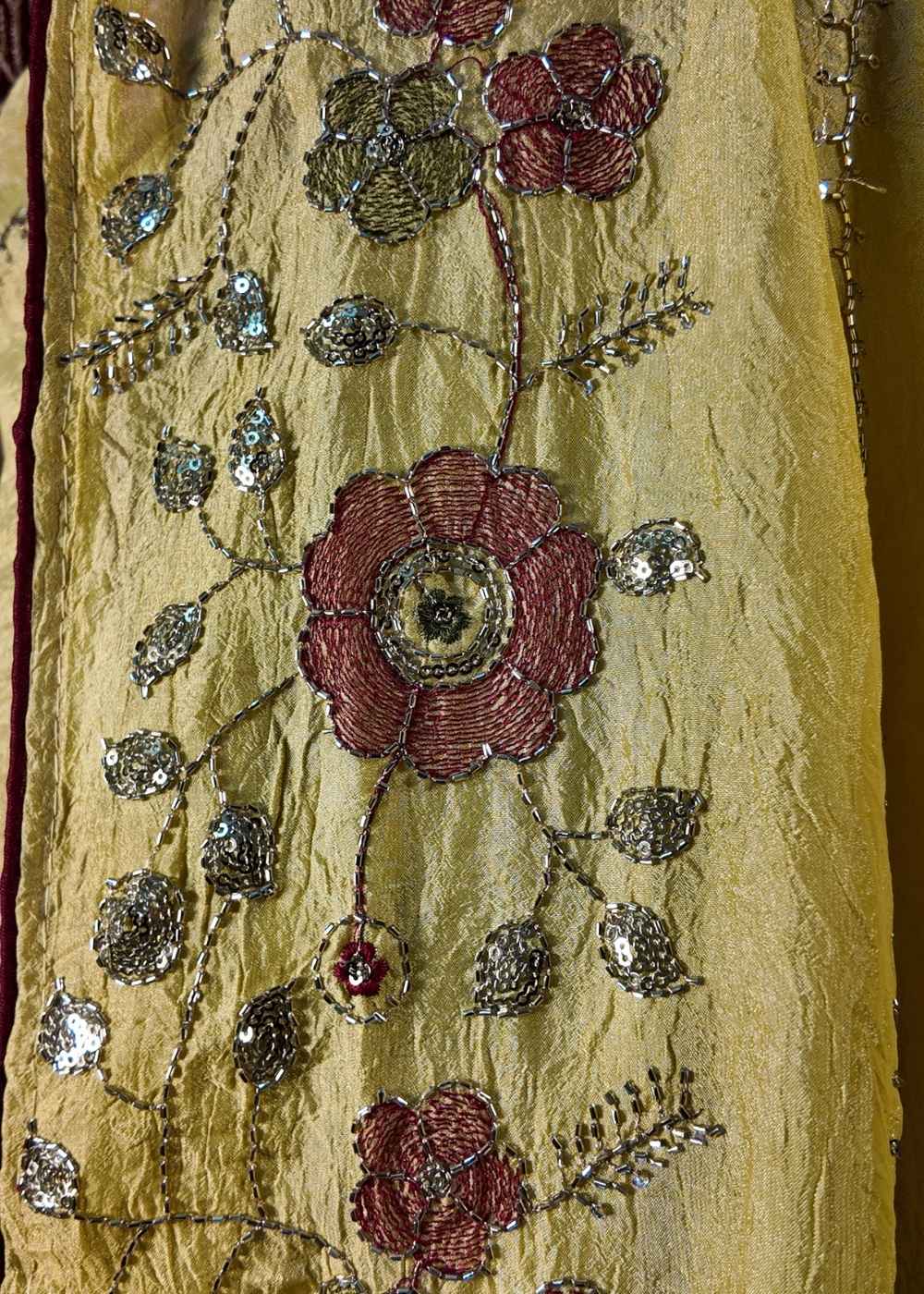 Crushed Organza Floral Kardhana and embroider Handwork Saree