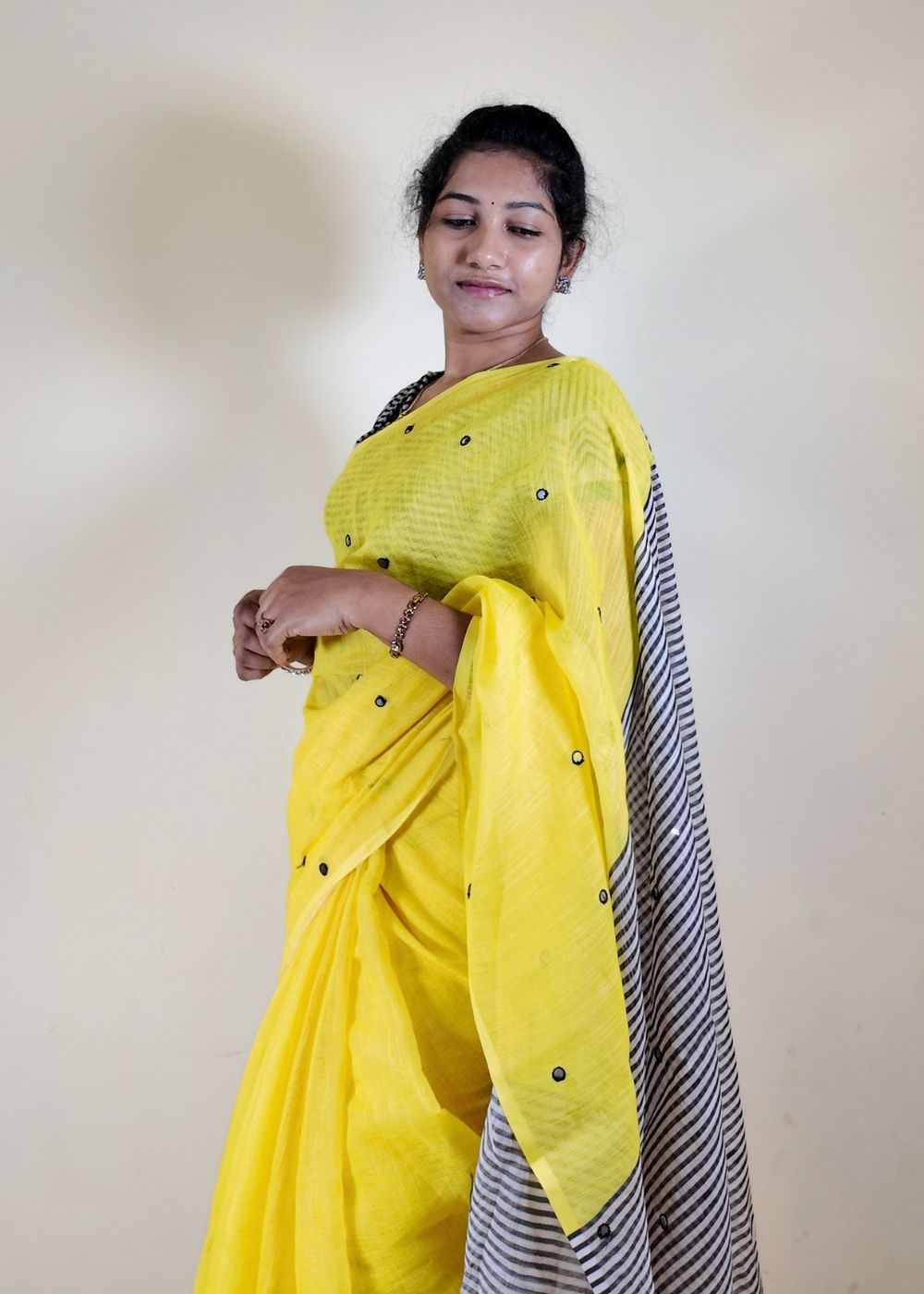 Linen Cotton Saree | Mirror Work Pallu | Lightweight Ethnic Wear