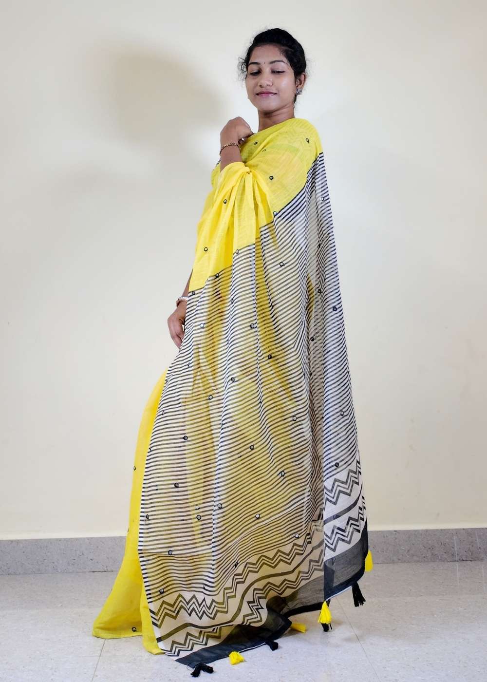 Linen Cotton Saree | Mirror Work Pallu | Lightweight Ethnic Wear