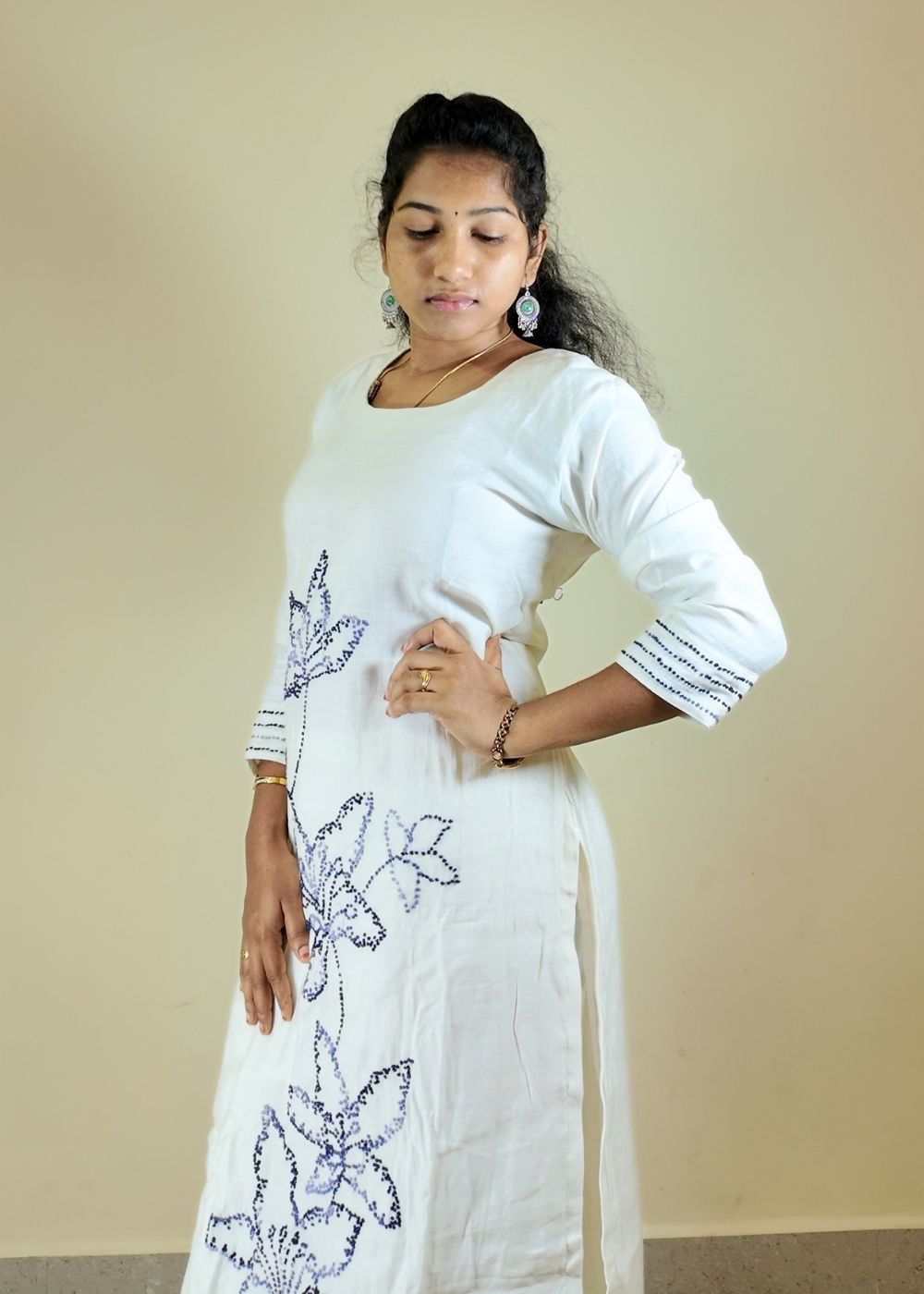 White Vatican 2-Piece Set with Full Handwork